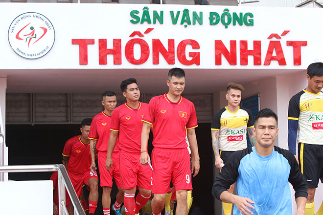 Người hùng ĐT Việt Nam vô địch AFF Cup chơi bóng như thời đỉnh cao - 1