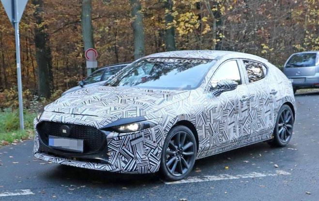 Mazda 3 thế hệ mới bị bắt gặp trên đường chạy thử - 1
