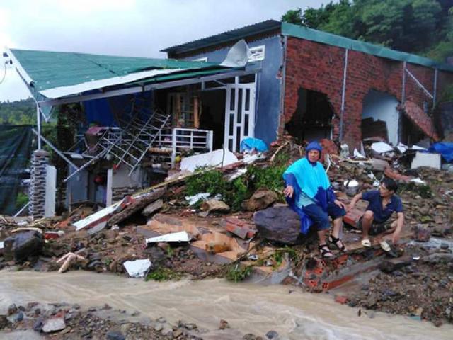 Đã có đến 14 người chết do sạt lở núi, sập nhà ở Nha Trang