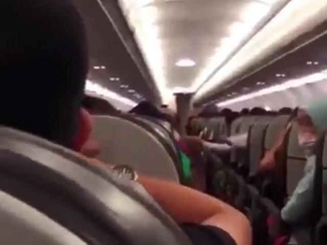 Hundreds of passengers screaming for fear of ... false alarm on the plane