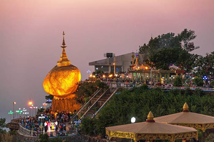 Hòn đá thiêng bằng vàng ở Myanmar và bí mật ẩn chứa bên trong 1542710823-344-hon-da-thieng-bang-vang-o-myanmar-va-bi-mat-an-chua-ben-trong-5-1542705766-width700height467