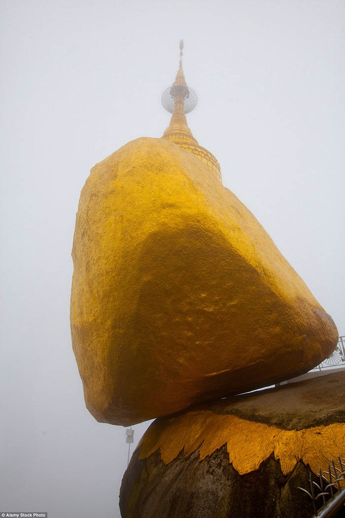 Hòn đá thiêng bằng vàng ở Myanmar và bí mật ẩn chứa bên trong 1542710824-118-hon-da-thieng-bang-vang-o-myanmar-va-bi-mat-an-chua-ben-trong-10-1542705966-width700height1050