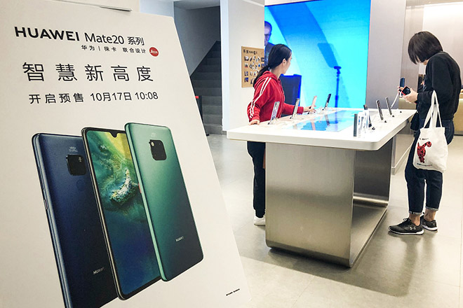&#34;NÓNG&#34;: Người dùng điện thoại iPhone tại Trung Quốc có ít học vấn hơn Huawei - 1
