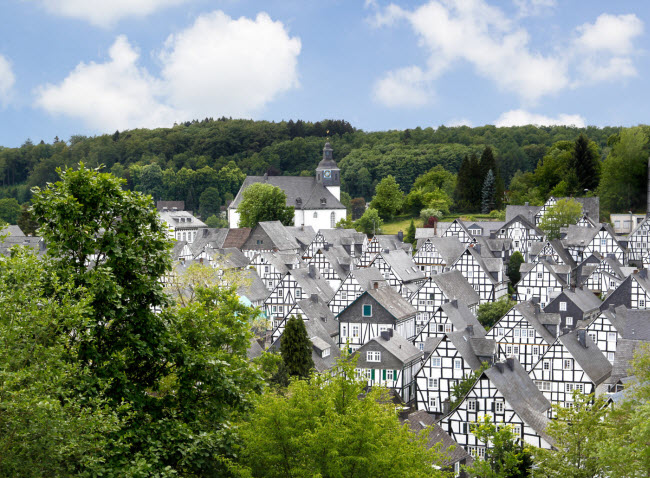 Freudenberg, Đức: Nằm ở bang North Rhine-Westphalia, thị trấn Freudenberg gây ấn tượng với du khách bằng giá trị lịch sử và những ngôi nhà được xây dựng từ gỗ.