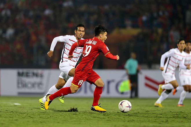 Quang Hai plays as Xavi to & # 39; hiding in the middle of the park, the beat of Philippine - 1