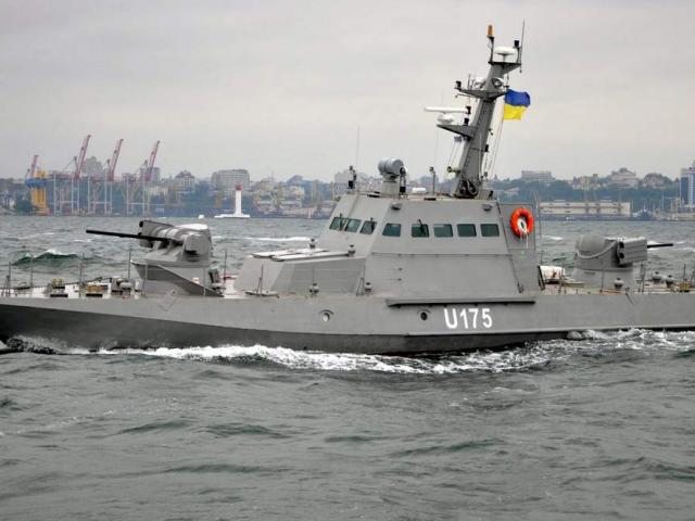 Nga nổ súng dữ dội, bắt sống tàu chiến Ukraine xâm phạm lãnh hải