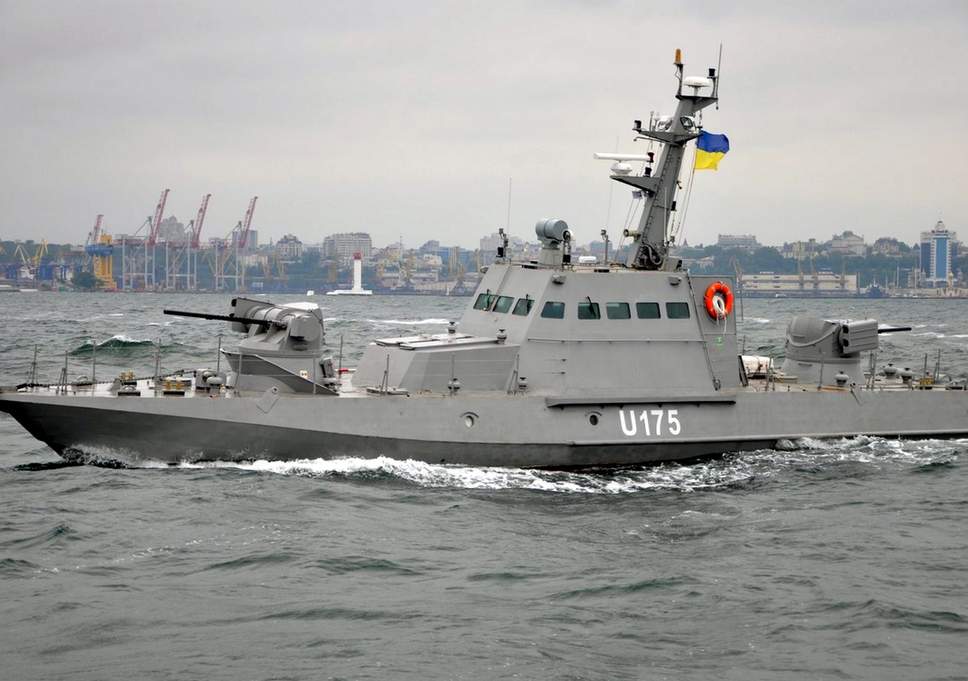 Nga nổ súng dữ dội, bắt sống tàu chiến Ukraine &#34;xâm phạm lãnh hải&#34; - 1