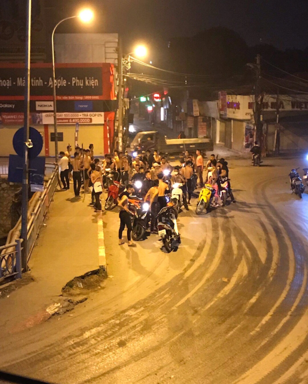 20 young people warmly manually & # 34; Gia Phang Expressway - 1