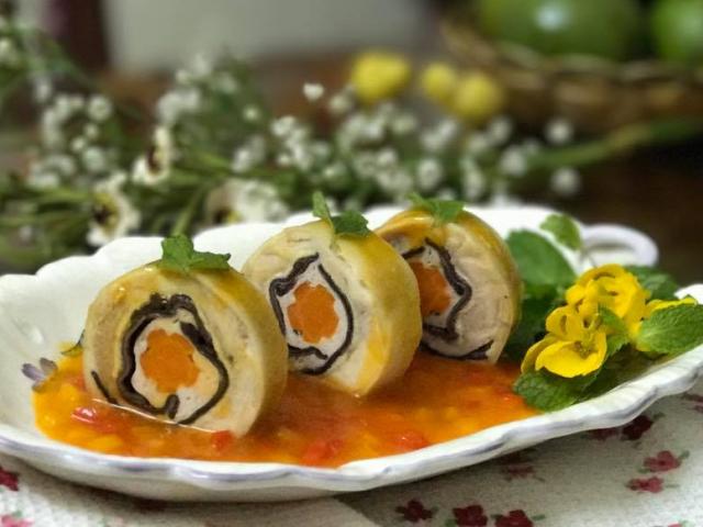 Đùi gà cuộn sóng sánh sốt, vừa ngon vừa đẹp xuất sắc
