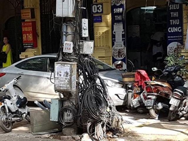 Nam sinh cấp 3 lái ô tô gây tai nạn liên hoàn ở Hà Nội