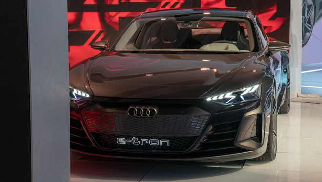 Cận cảnh xe điện Audi E-tron GT vừa ra mắt - 1