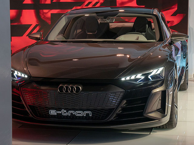 Cận cảnh xe điện Audi E-tron GT vừa ra mắt