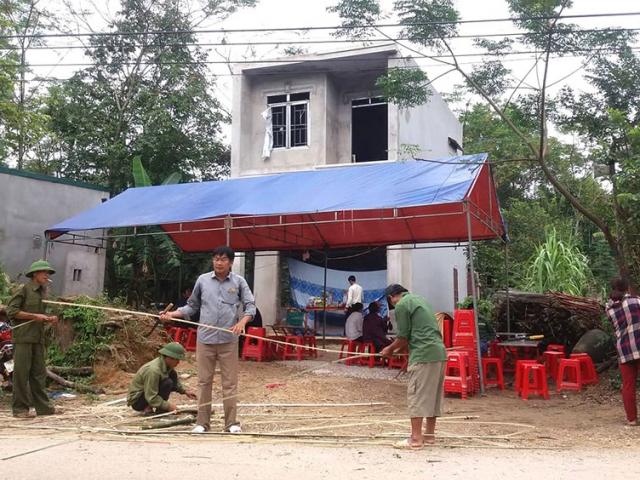 Cặp vợ chồng chết bất thường sau đêm rủ nhau đi hát: Buốt lòng hai đứa trẻ mồ côi 1543888520 188 thumbnail Cặp vợ chồng chết bất thường sau đêm rủ nhau đi hát: Buốt lòng hai đứa trẻ mồ côi