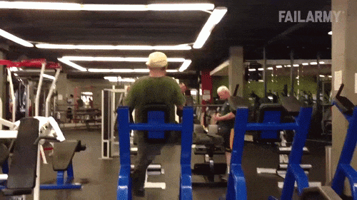 Bắt gặp khoảnh khắc "oái oăm" trong phòng tập gym - 1