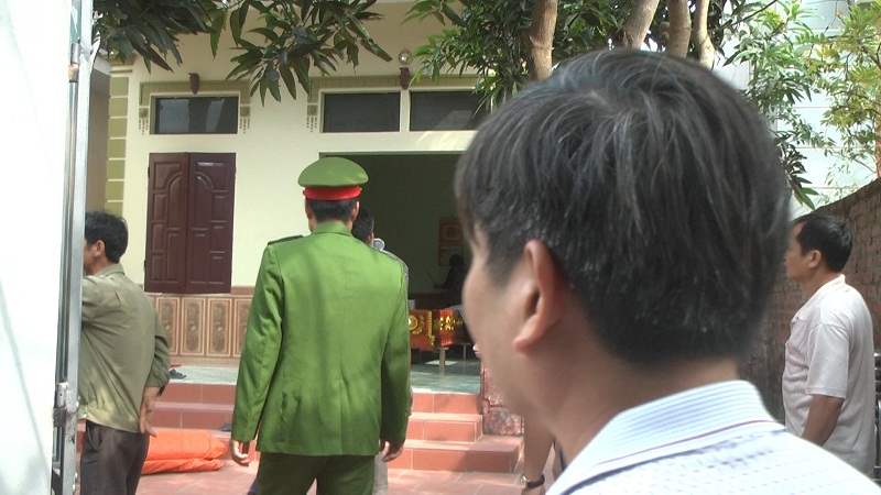 Nhân viên dọn phòng khách sạn trộm 5.900 Euro của du khách nước ngoài 3 Vụ con gái ôm chặt mẹ tự thiêu: Chuyện gì đã xảy ra trước ngày định mệnh? - 3