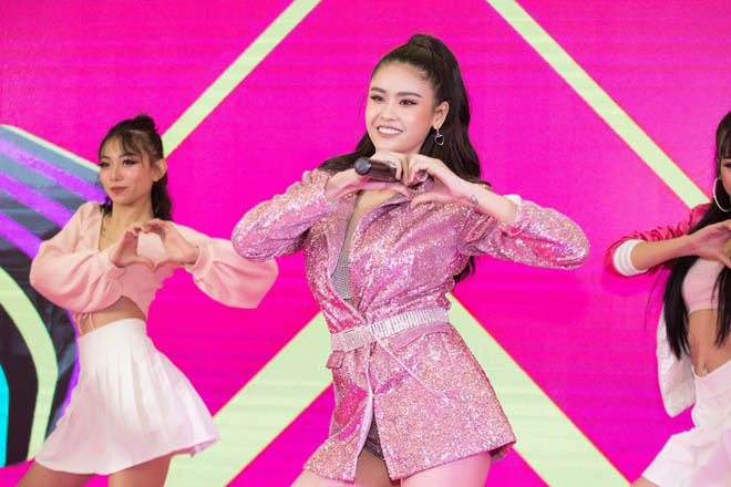 Trương Quỳnh Anh gợi cảm trở lại ca hát sau ồn ào ly hôn Tim - 1
