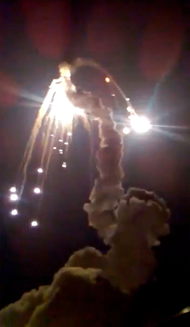 Video: Tên lửa Nga nổ tung như pháo hoa ngay khi rời bệ phóng - 1