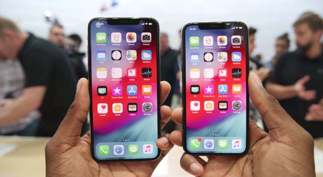 Mặc dù giá rẻ nhưng iPhone XR còn "bám gót'" iPhone XS dài dài - 1