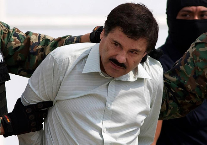 Trùm ma túy El Chapo rơi nước mắt khi nhận &#34;quà Giáng sinh&#34; tại tòa - 1