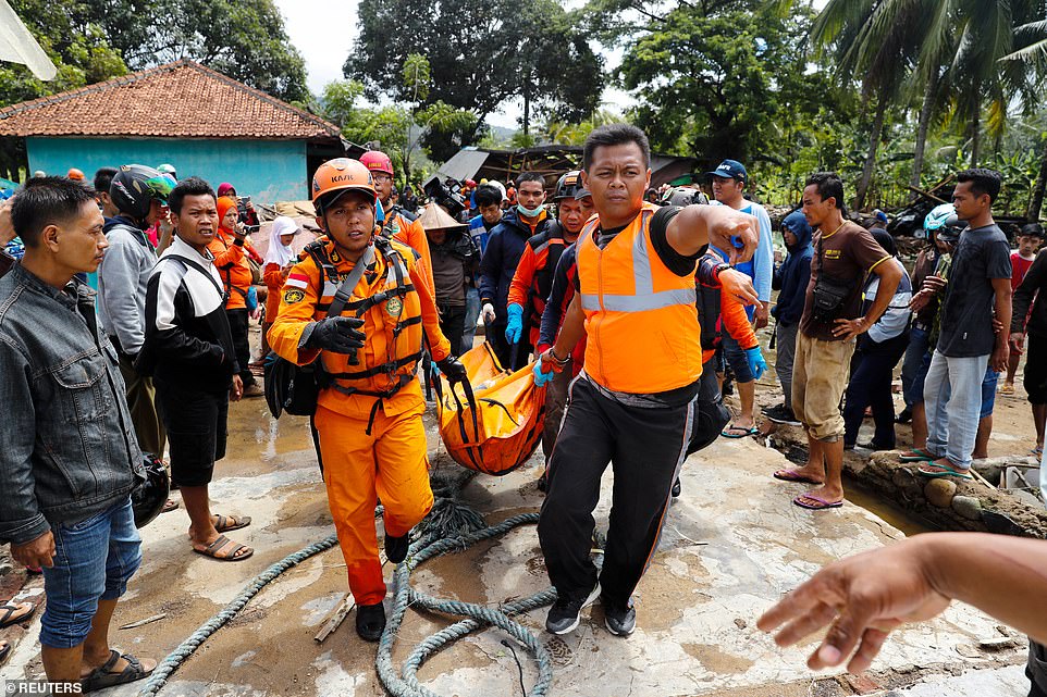 Sóng thần ở Indonesia: Số người thương vong lên đến gần 2.000 - 1