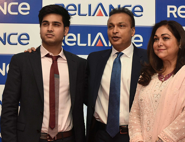 Họ có hai người con trai. Anmol Ambani, 27 tuổi, hiện đang làm việc trong công ty của cha mình và được bổ nhiệm làm giám đốc của Reliance Capital năm 2016