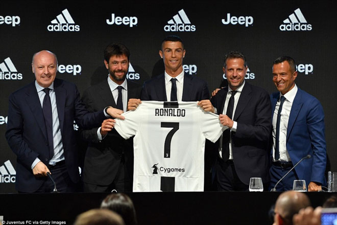 Ronaldo luôn thu hút sự chú ý của các nhà quản lý bóng đá với tài năng và kinh nghiệm của mình. Hãy xem hình ảnh liên quan đến từ khóa \