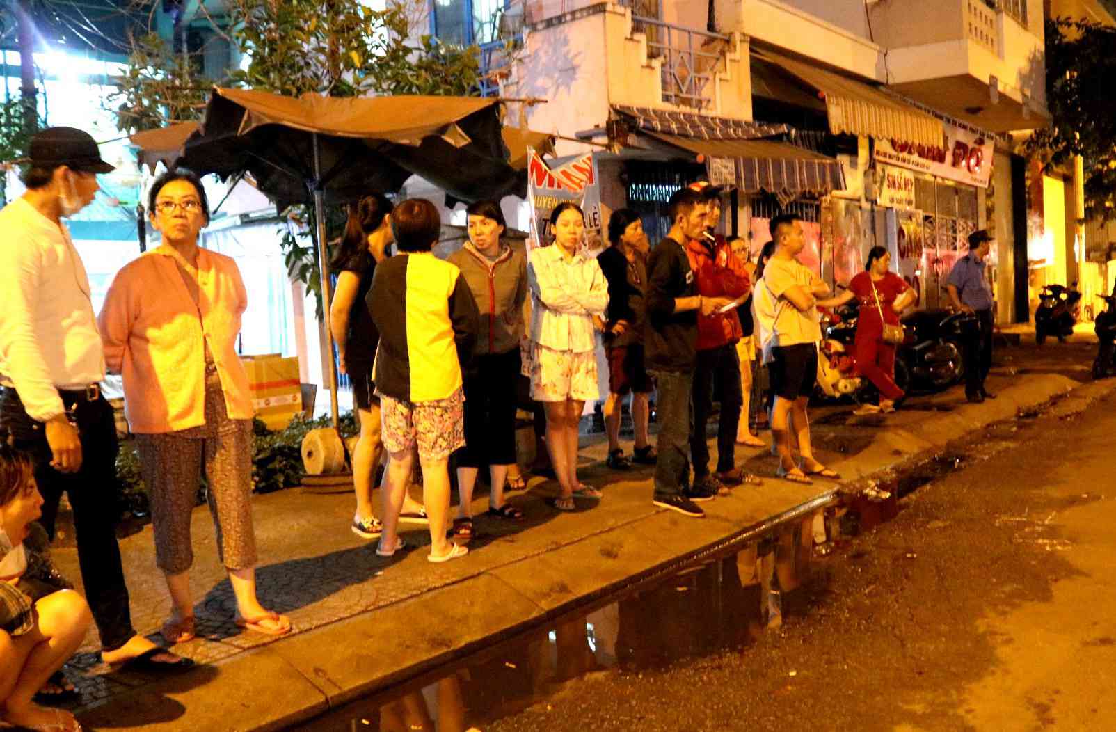 Video: Bàng hoàng xe container tông văng 2 xe máy ở trung tâm TP.HCM - 5