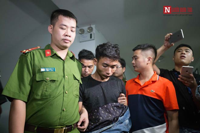 Vụ sát hại tài xế Grab: Cận cảnh áp giải 2 đối tượng về Hà Nội - 4