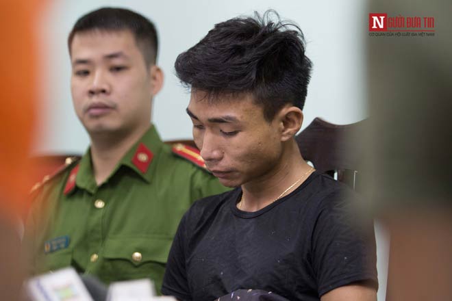 Vụ sát hại tài xế Grab: Cận cảnh áp giải 2 đối tượng về Hà Nội - 9