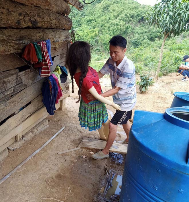 Hiếp dâm con gái riêng của vợ, cha dượng chỉ bị gia đình bắt phạt vạ - 2