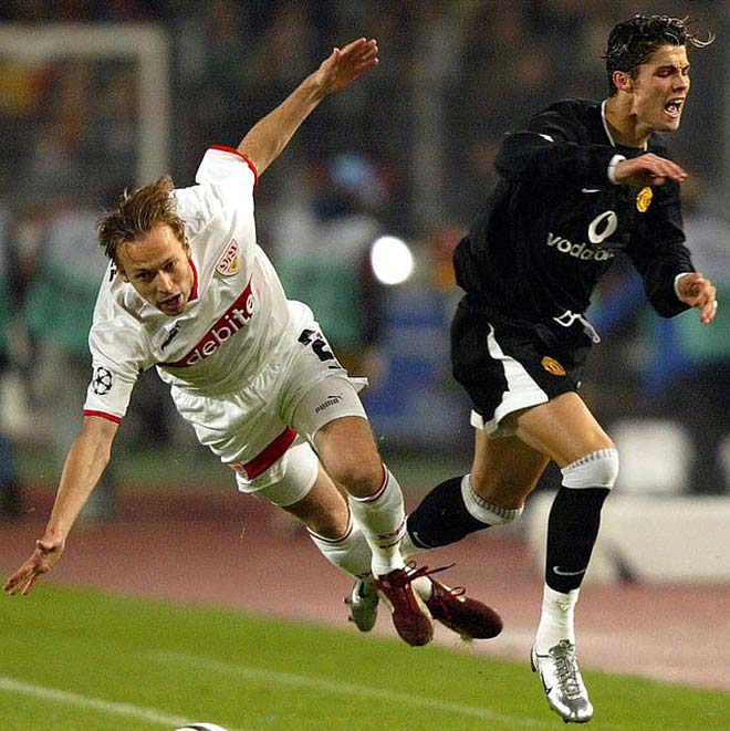 Ronaldo lập công Cúp C1: Một đêm 4 kỷ lục, bất chợt bàn giải nghệ - 2