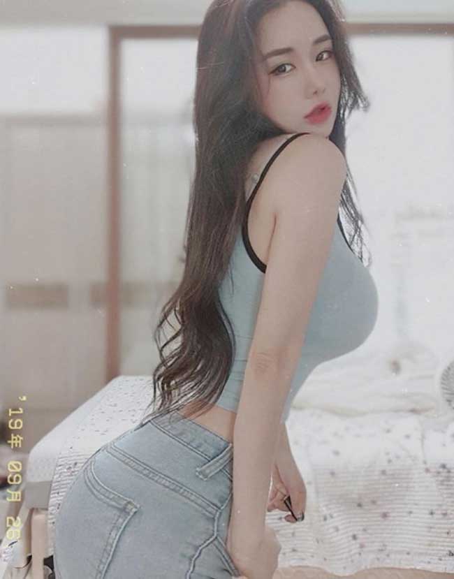 Nhắc tới những mỹ nhân gây sốt trên mạng xã hội nhờ phong cách quyến rũ với quần jean, khó thể bỏ qua Candy Seul.