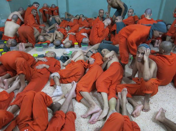 Bên trong nhà tù “địa ngục” giam giữ hàng ngàn khủng bố IS ở Syria - 1