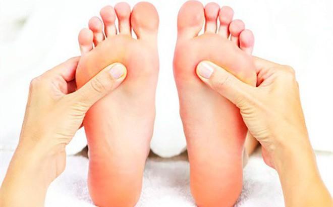 Dấu hiệu từ bàn chân cảnh báo bạn có thể đang mang "trọng bệnh" - 4