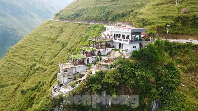 Panorama Mã Pì Lèng vẫn chật cứng khách trong 'tâm bão' - 5