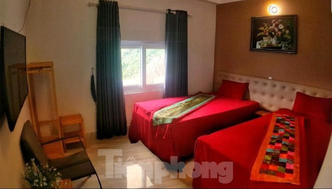 Panorama Mã Pì Lèng vẫn chật cứng khách trong 'tâm bão' - 8