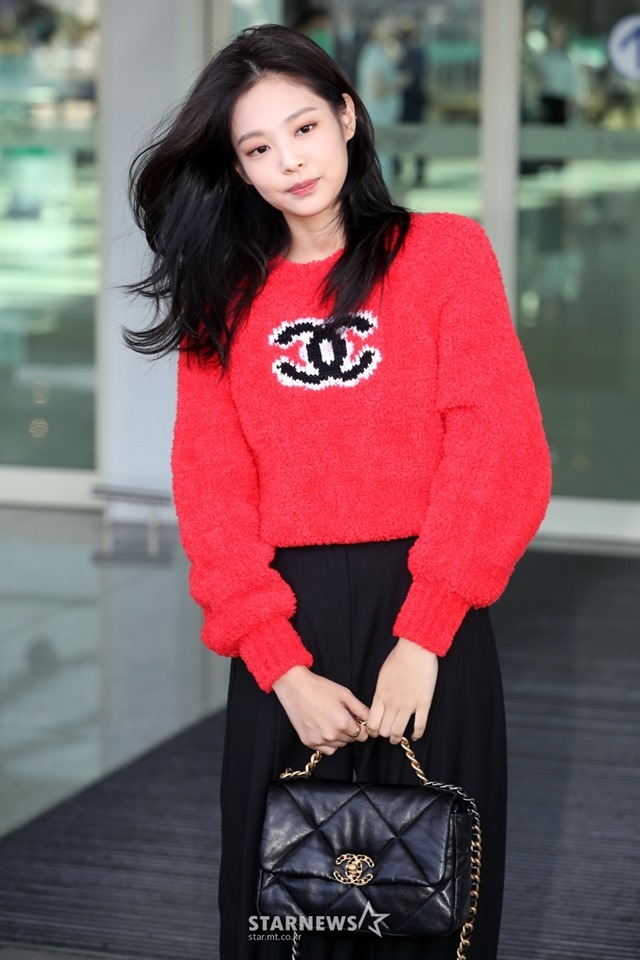 Fan tặng Jennie BlackPink 70 món quà hàng hiệu có túi Chanel giá hơn  5400 USD  Pose
