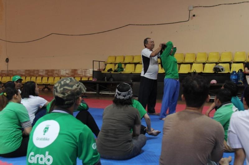 Công an dạy tài xế Grab ứng phó với cướp - 1