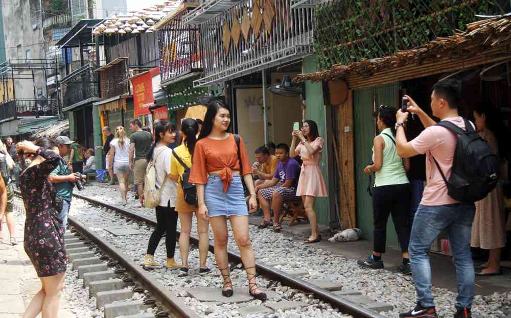 “Phố cà phê đường tàu rất độc đáo nên quản lý chặt thay vì dẹp bỏ” - 1