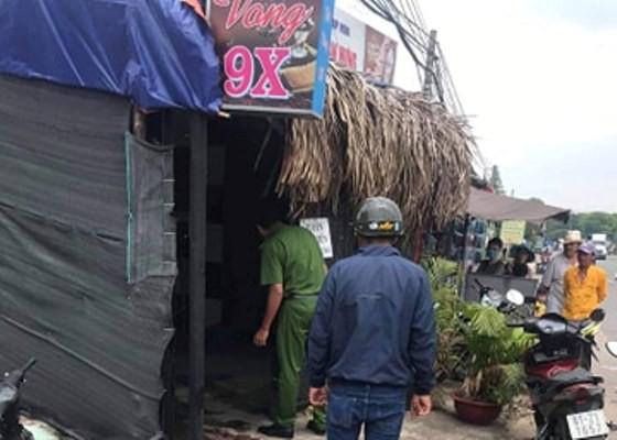 Nữ nhân viên quán cà phê chòi nghi bị khách đánh dã man - 2