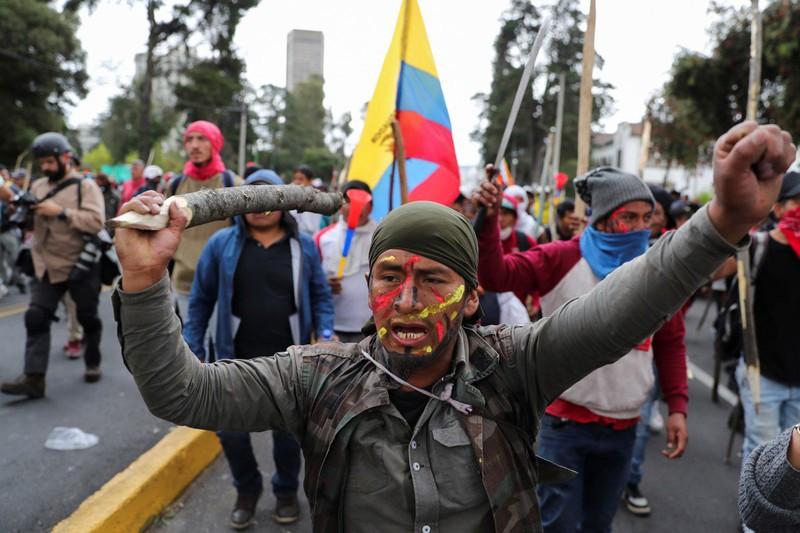Ecuador: Biểu tình lớn, Quốc hội bị chiếm, chính phủ tháo chạy - 1