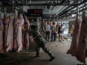 "Đột nhập" kho dự trữ thịt lợn khổng lồ bí mật của Trung Quốc