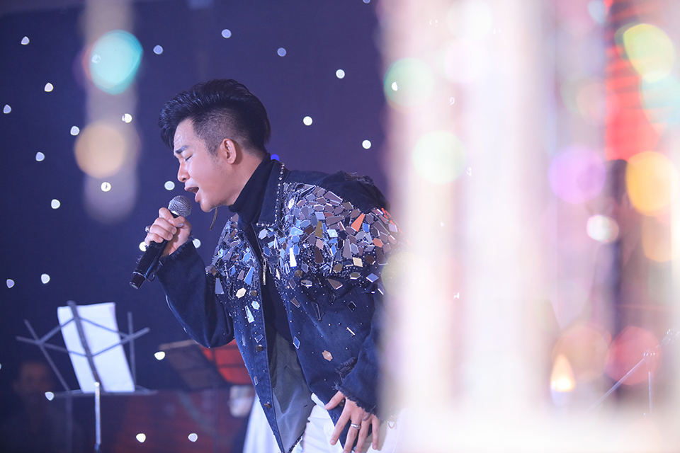 Ngọc Sơn tặng vàng, Quang Lê còn chơi lớn hơn ở sinh nhật "ông hoàng Bolero remix" - 1