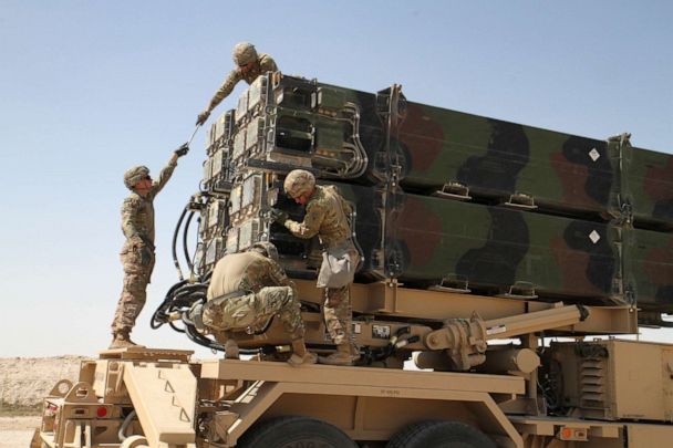 Vừa rút khỏi Syria, Mỹ lại ồ ạt đổ 2.800 quân đến Ả Rập Saudi - 1