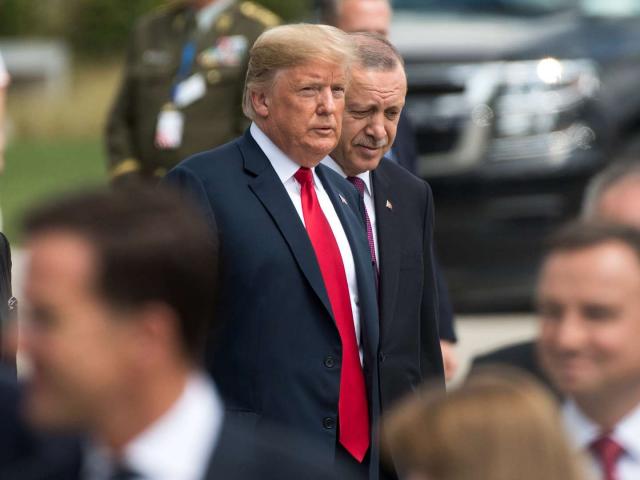Ông Trump gửi thư tay dùng nhiều lời lẽ gây sốc cho Tổng thống Thổ Nhĩ Kỳ