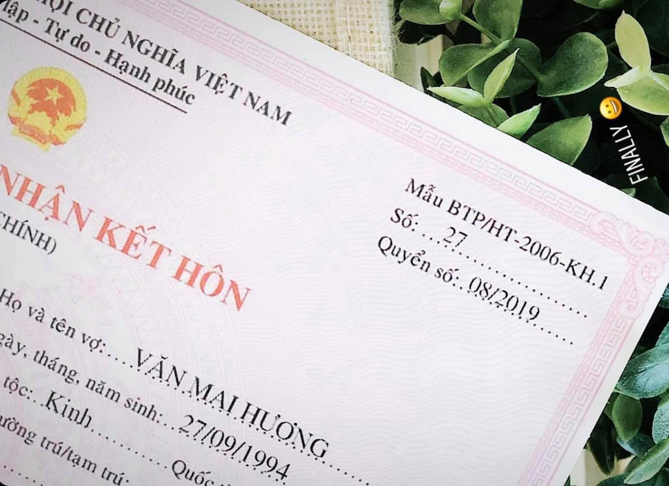 Văn Mai Hương đăng ký kết hôn với bạn trai bí ẩn - 1