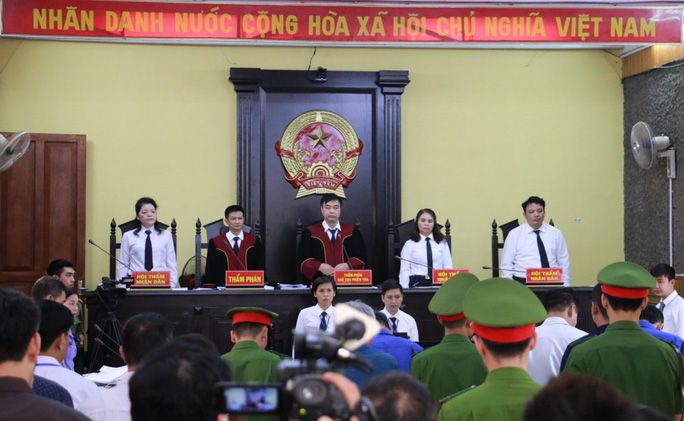 Xét xử vụ Gian lận điểm thi Sơn La: Đề nghị trả hồ sơ làm rõ tội đưa và nhận hối lộ - 1
