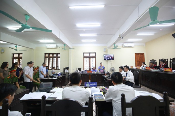Cựu phó giám đốc Sở GD-ĐT Hà Giang 2 lần khóc, nói &#34;mang tiếng là em ông Triệu Tài Vinh&#34; - 1
