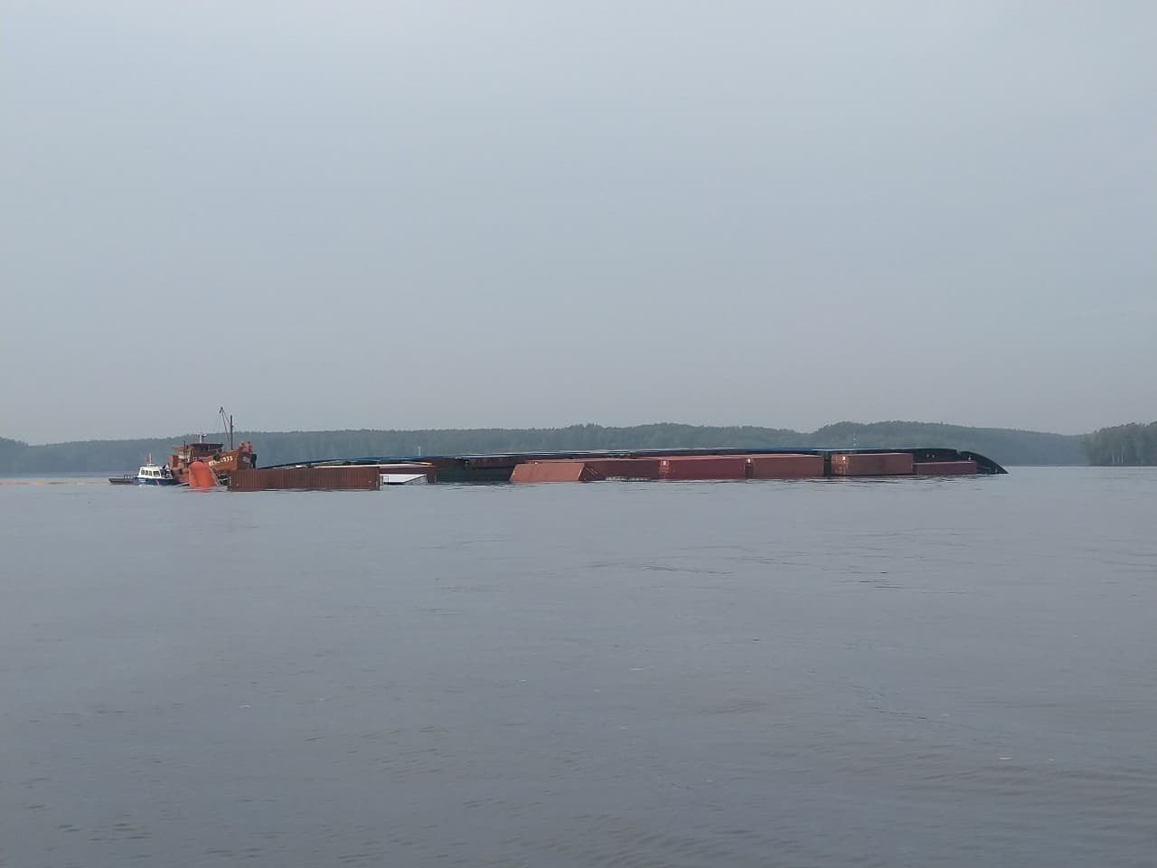 Tàu chở 17 thuyền viên, 285 container đã chìm trên sông Lòng Tàu thế nào? - 1
