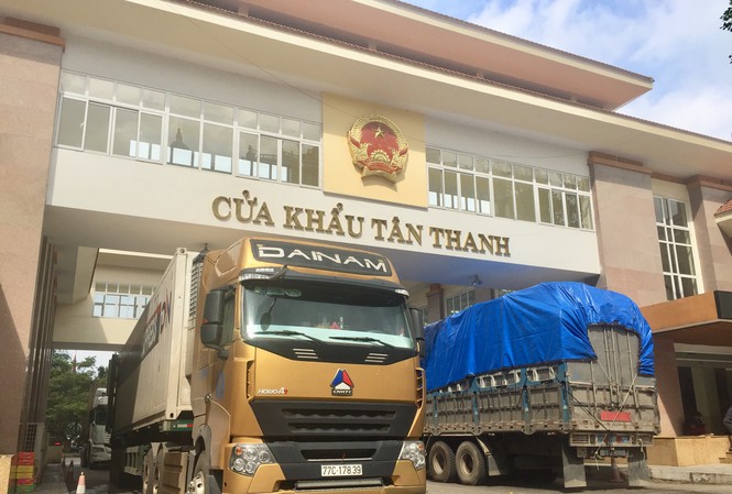Thấp thỏm lo "giải cứu" gần 500 container nông sản ùn ứ tại Tân Thanh